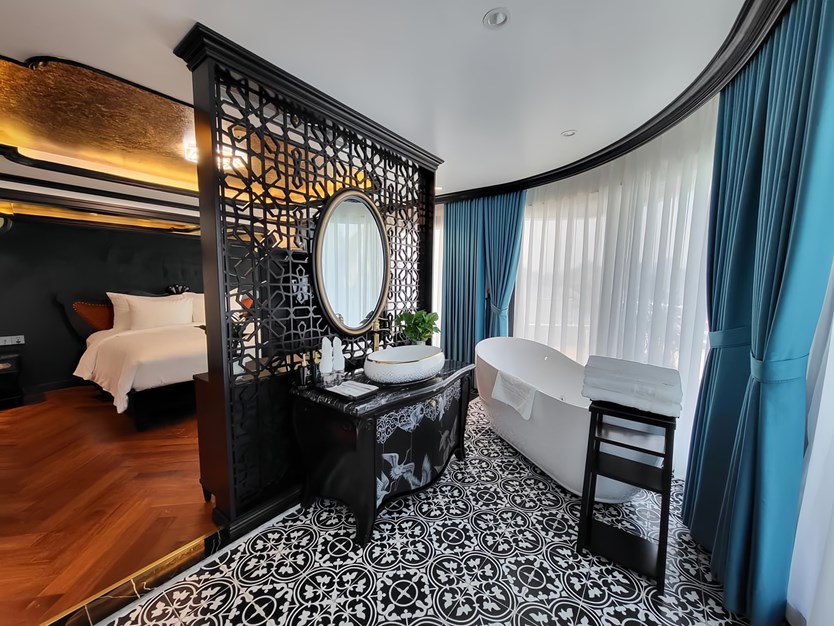 Du thuyền Catherine cruise Hạ Long đẳng cấp 6 sao