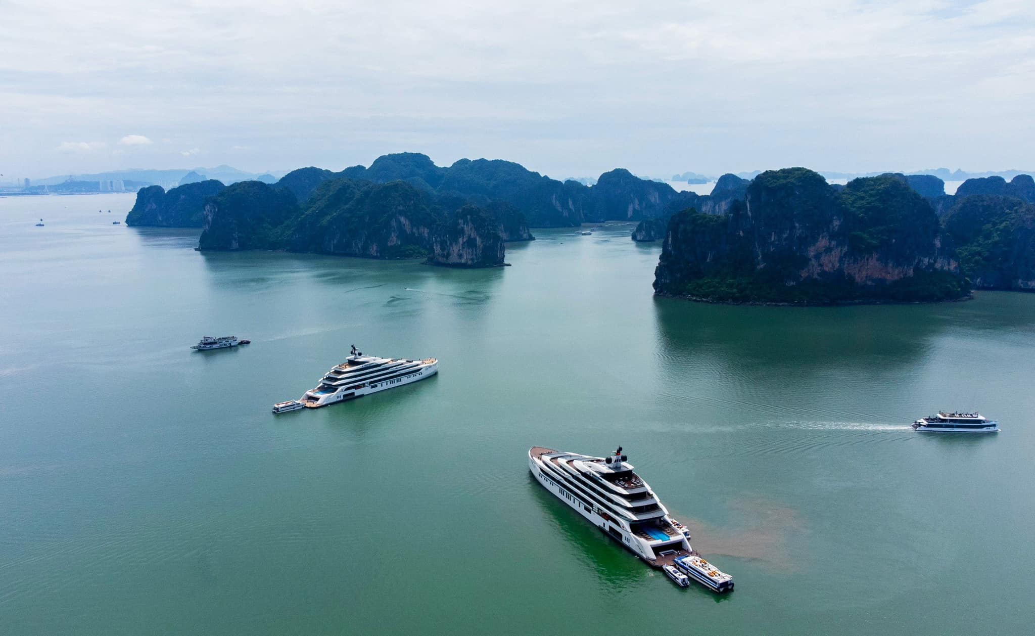 Du thuyền Grand Pioneers I (tên cũ Essence Grand) chính thức đón khách lưu trú ngủ đêm trên vịnh Hạ Long tháng 10/2023