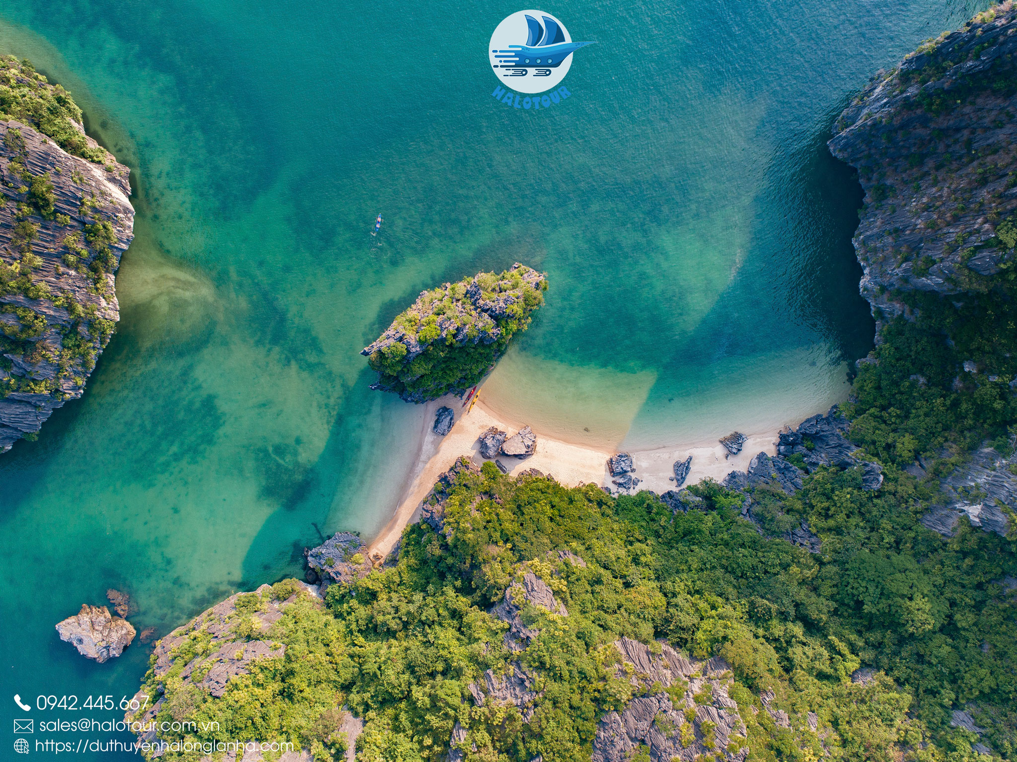 Bãi tắm Ba Trái Đào hoang sơ trên vịnh Lan Hạ được du khách nước ngoài đặc biệt yêu thích