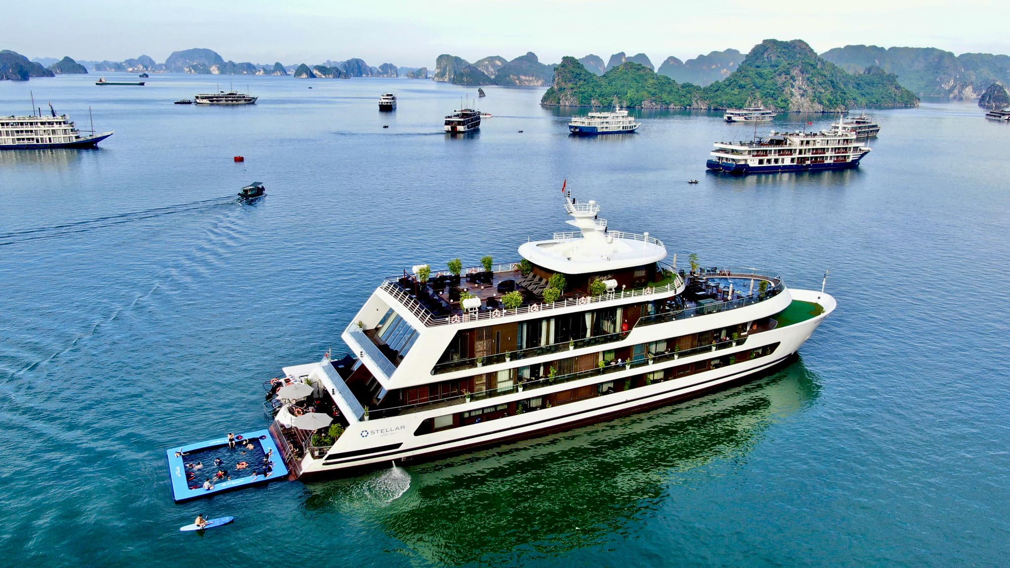 Du thuyền Stellar of the Seas là một trong những du thuyền 5* cao cấp nhất trên vịnh Lan Hạ