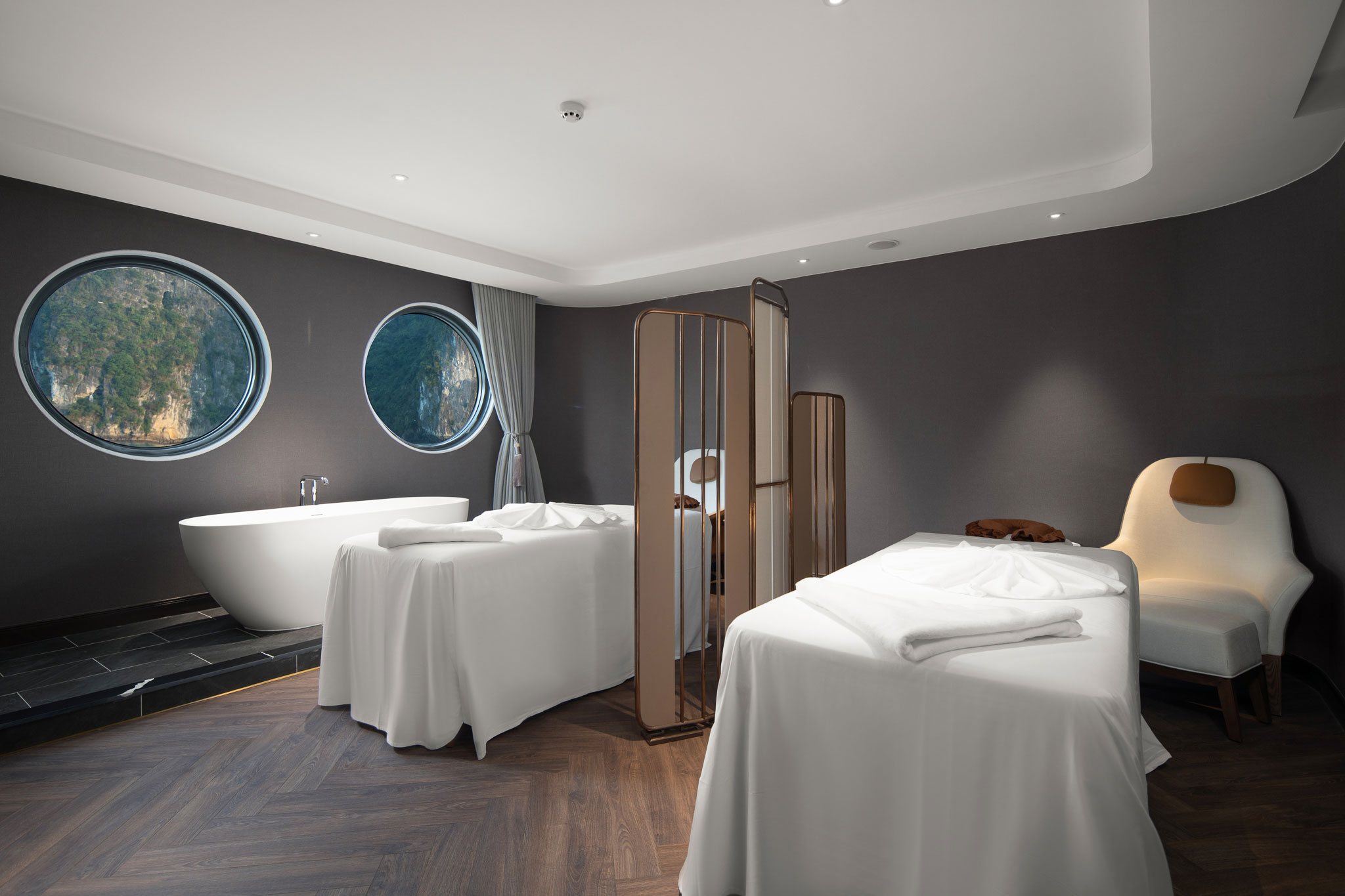 Hệ thống spa sang trọng và đẳng cấp trên Du thuyền 6* Grand Pioneers (tên cũ Essence Grand) cruise vịnh Hạ Long