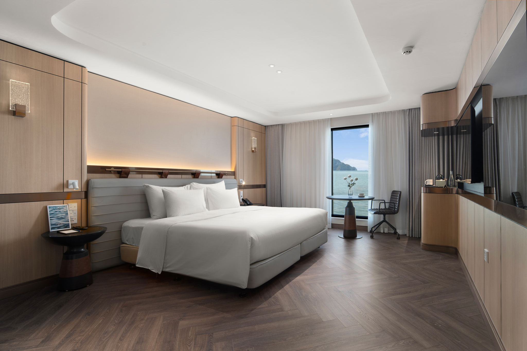 Du thuyền Grand Pioneers cruise Hạ Long chuẩn 6* 20 Hạng phòng Ocean Suite không có ban công Du thuyền 6* Essence Grand cruise vịnh Hạ Long