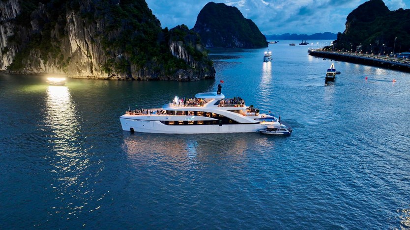 Saquila Yacht – Du thuyền ăn tối đẳng cấp 5 sao