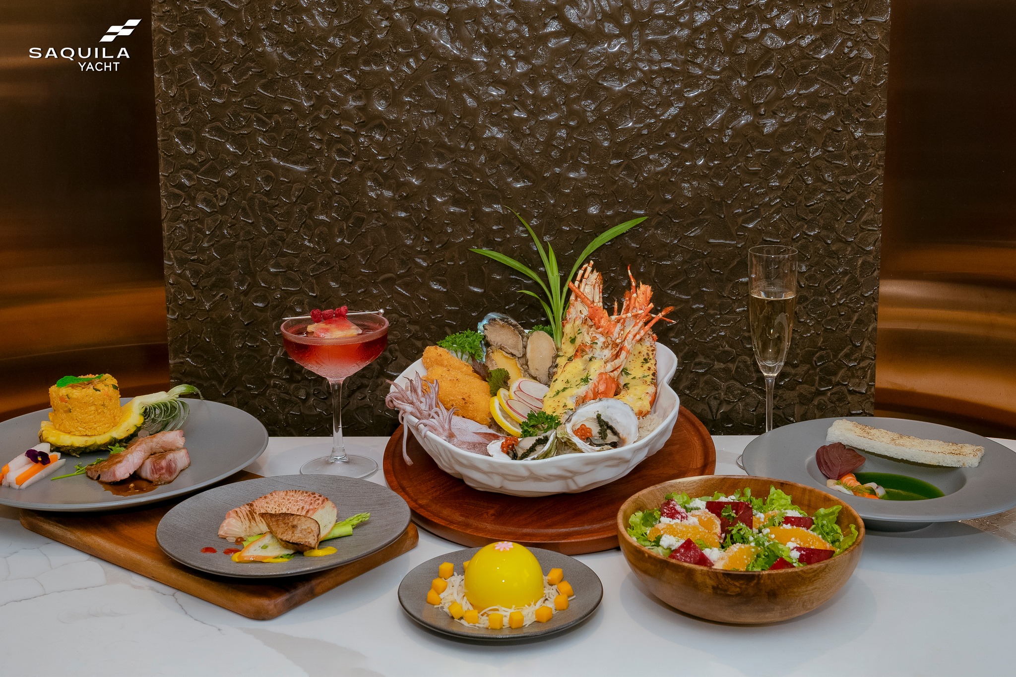 Saquila Yacht - Du thuyền ăn tối đẳng cấp 5 sao 6 Bữa tối fine dining du thuyền Saquila Yacht với Tôm Hùm, bào ngư, gan ngỗng