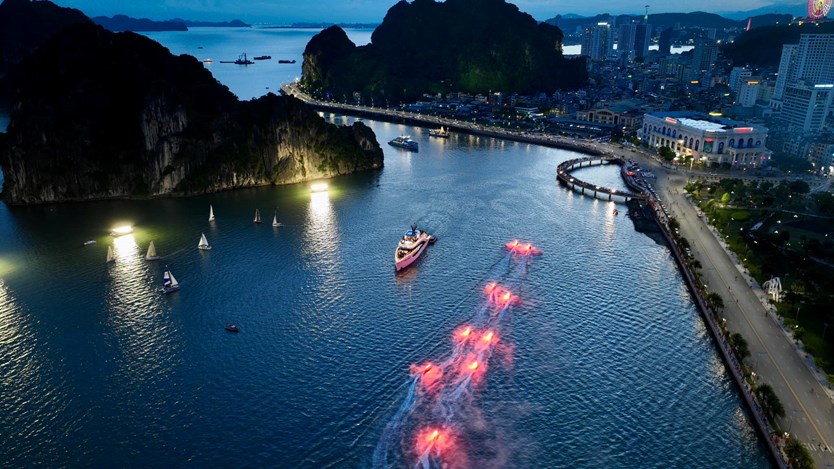 Saquila Yacht – Du thuyền ăn tối đẳng cấp 5 sao