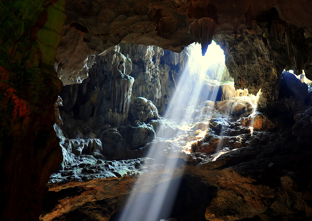 Tham quan Động Thiên Cung tuyến 1 Vịnh Hạ Long cùng du thuyền V-Dream