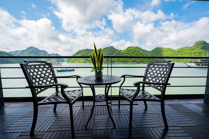 Du thuyền Velar Of The Seas 5 sao Vịnh Lan Hạ