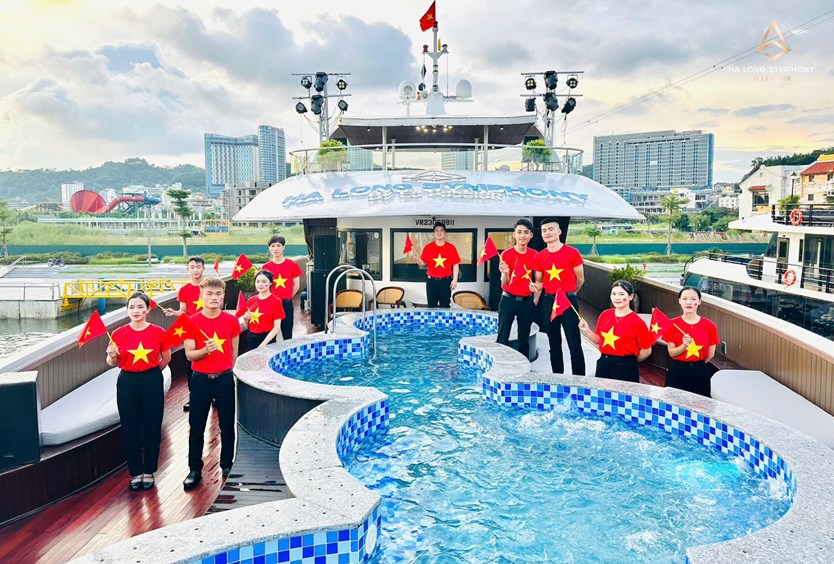 Du thuyền ăn tối Hạ Long Symphony Cruise 5*