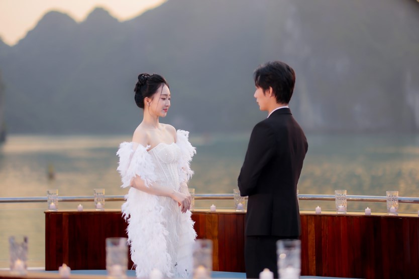 Du thuyền ăn tối Hạ Long Symphony Cruise 5*