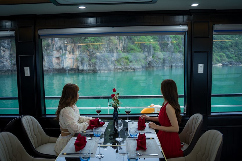 Du thuyền Vera Cruise 7 tiếng thăm Vịnh Hạ Long