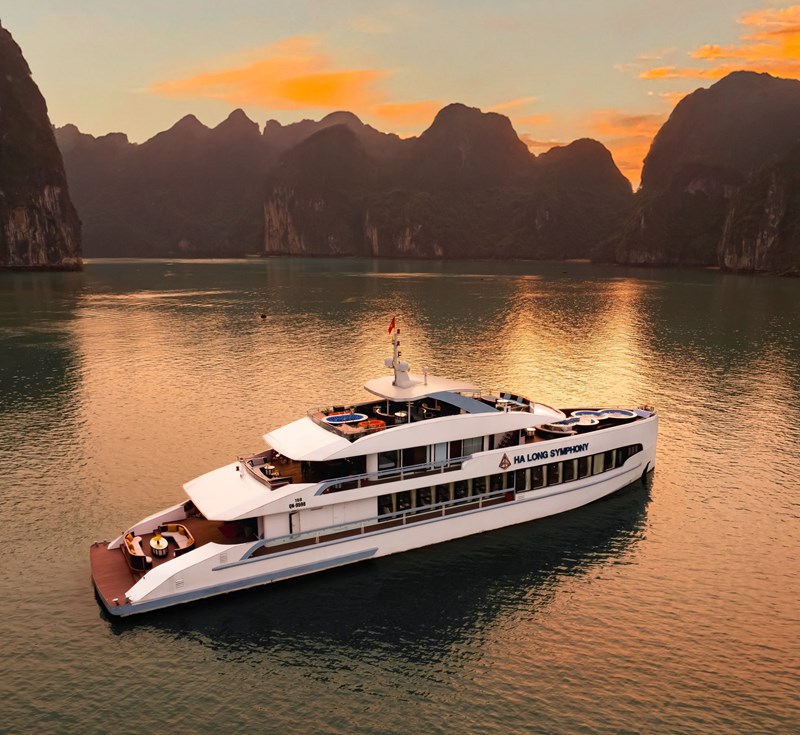 Du thuyền ăn tối Hạ Long Symphony Cruise 5*