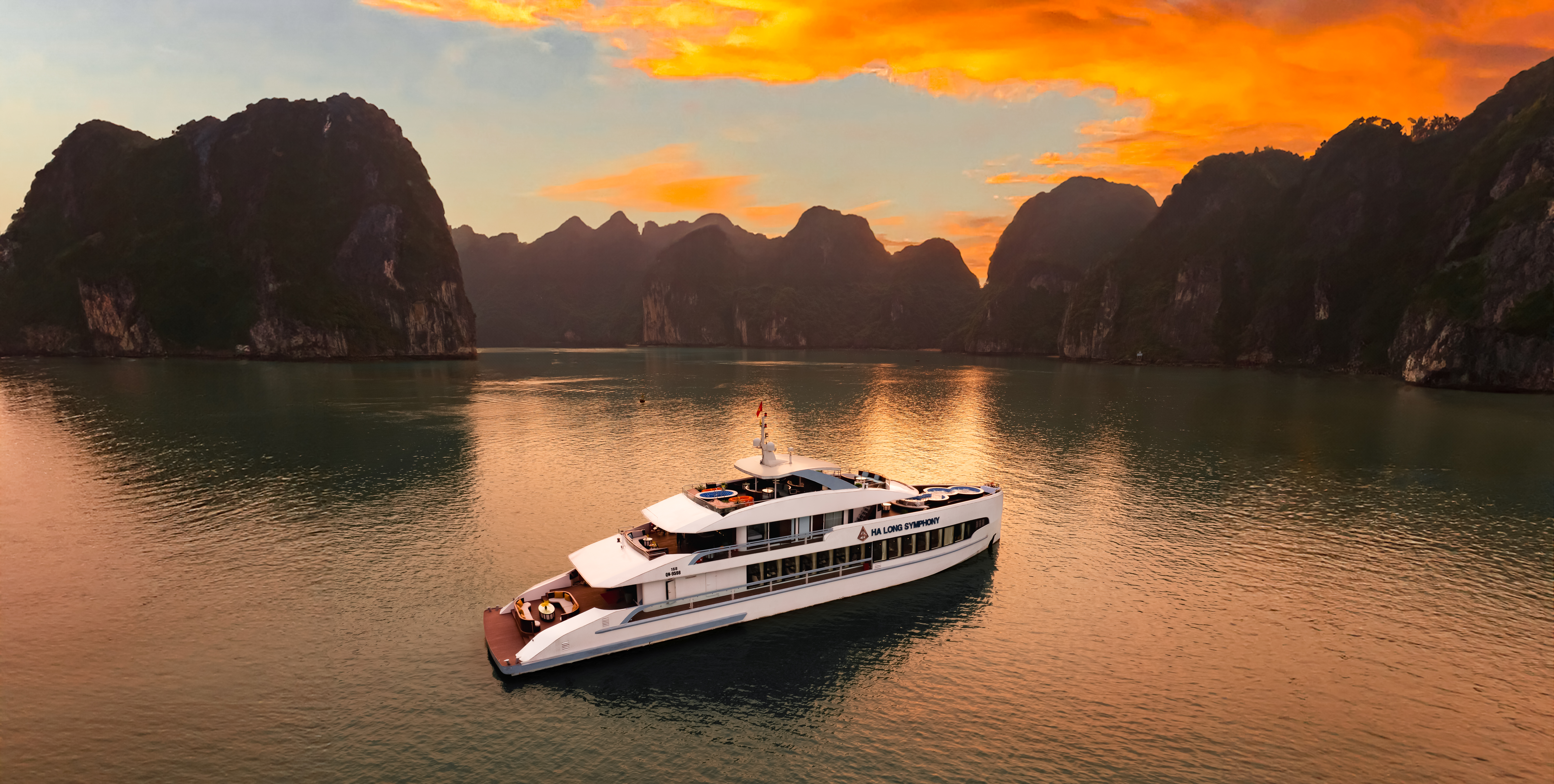 Du thuyền ăn tối Hạ Long Symphony Cruise 5* 11 Du thuyền ăn tối Symphony và hoàng hôn trên Vịnh Hạ Long
