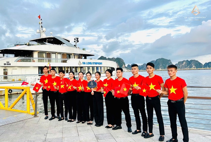 Du thuyền ăn tối Hạ Long Symphony Cruise 5*