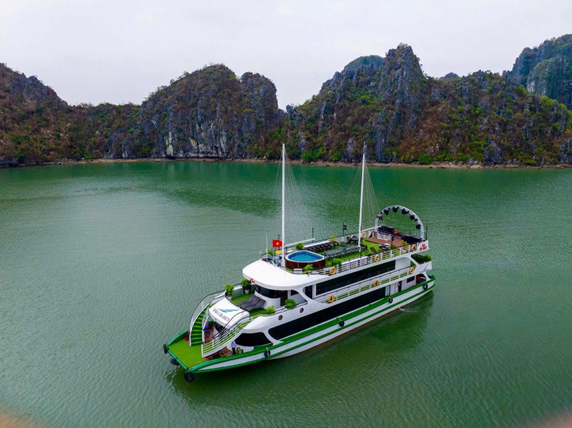Du thuyền Vera Cruise 7 tiếng thăm Vịnh Hạ Long
