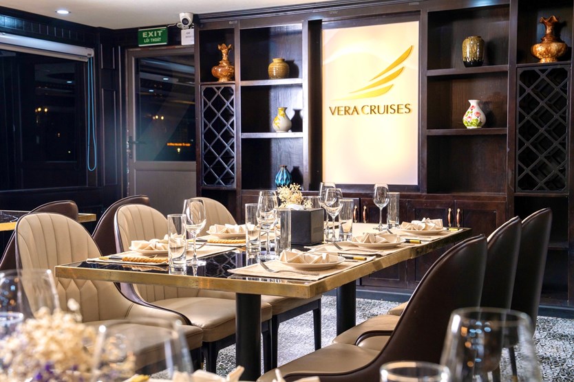 Du thuyền Vera Cruise 7 tiếng thăm Vịnh Hạ Long