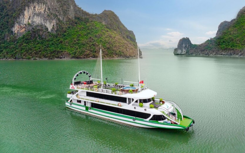 Du thuyền Vera Cruise 7 tiếng thăm Vịnh Hạ Long