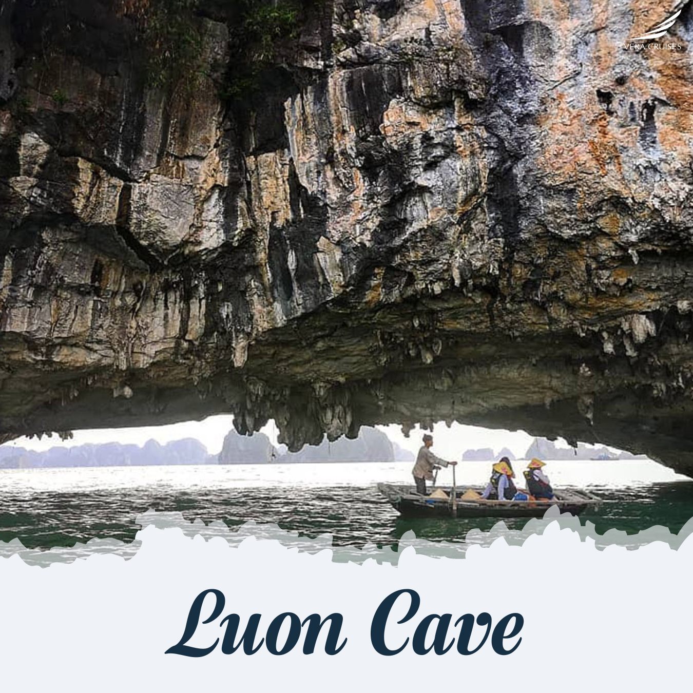 Khám phá Hang Luồn bằng thuyền nan do người dân địa phương chèo hoặc chèo kayak