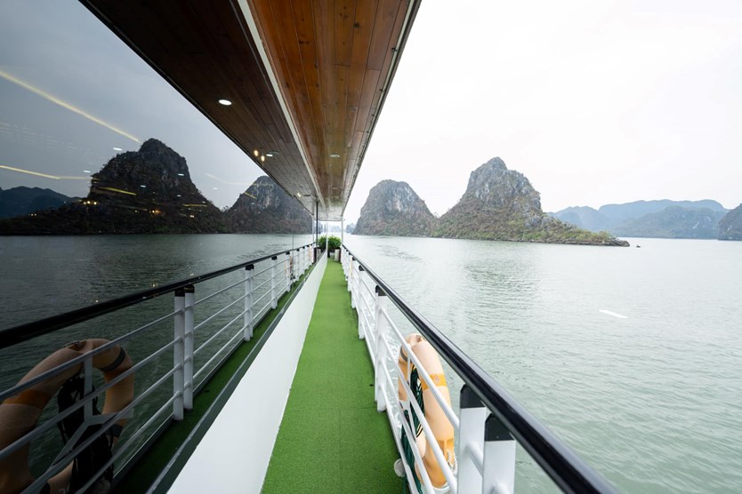 Du thuyền Vera Cruise 7 tiếng thăm Vịnh Hạ Long