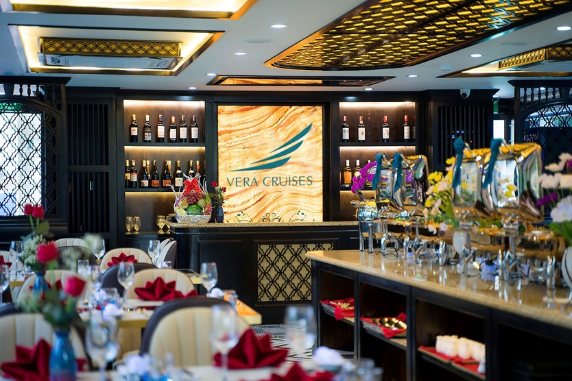 Du thuyền Vera Cruise 7 tiếng thăm Vịnh Hạ Long