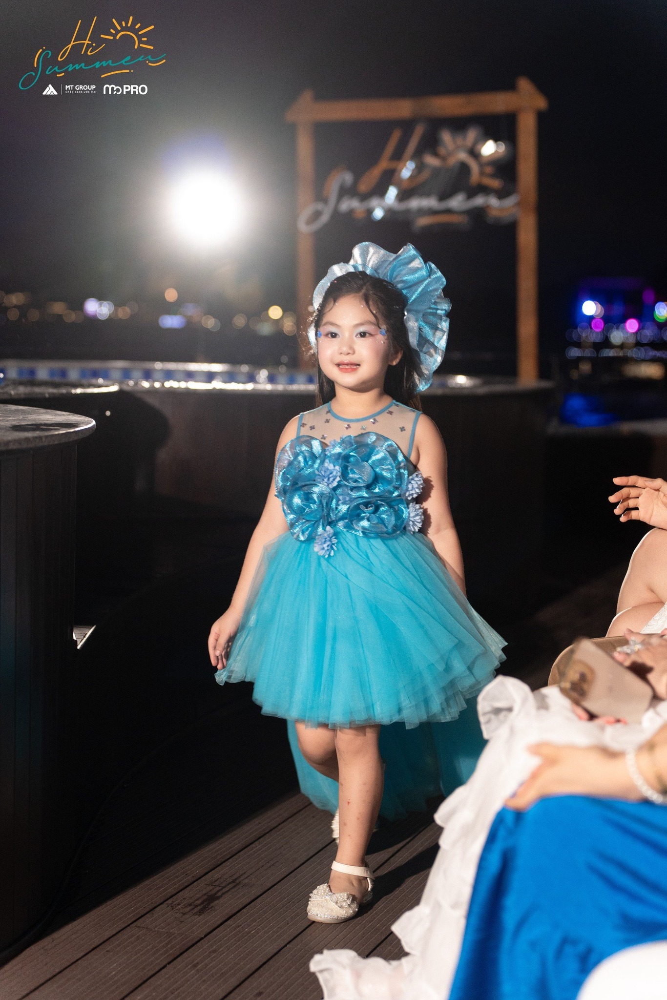 Show biểu diễn thời trang trên du thuyền Symphony