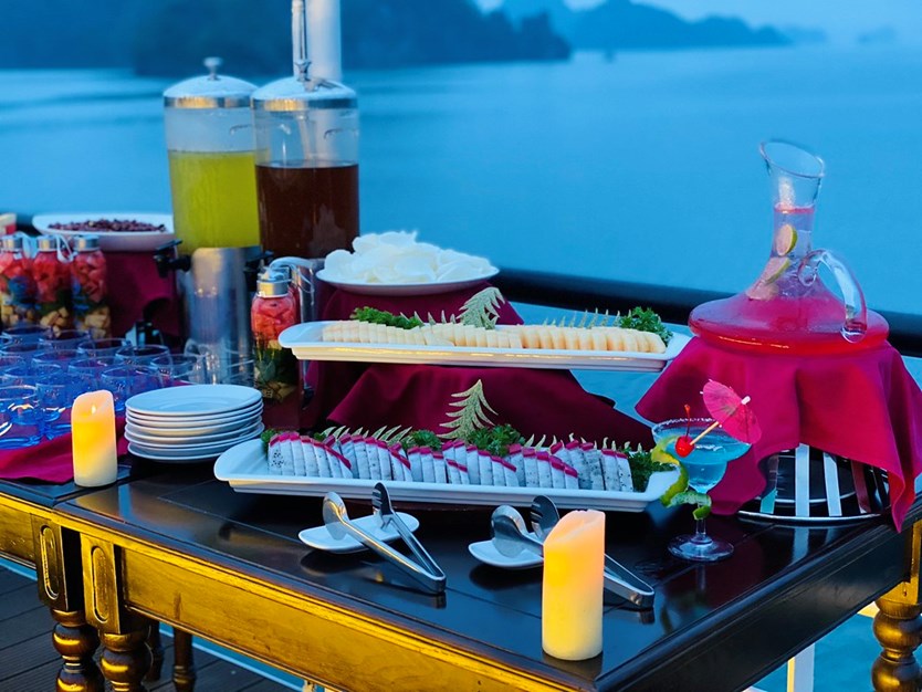 Du thuyền Vera Cruise 7 tiếng thăm Vịnh Hạ Long