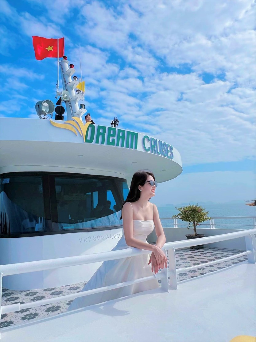 Du thuyền V-Dream 6 tiếng thăm Vịnh Hạ Long