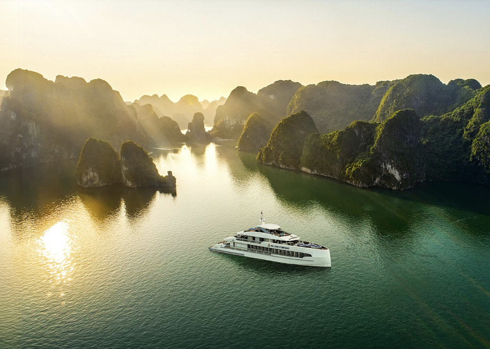 Du thuyền Ha Long Symphony tour Hạ Long 7h trong ngày 12 Booking Du thuyền Ha Long Symphony tham quan Vịnh Hạ Long 7 tiếng trong ngày giá tốt nhất