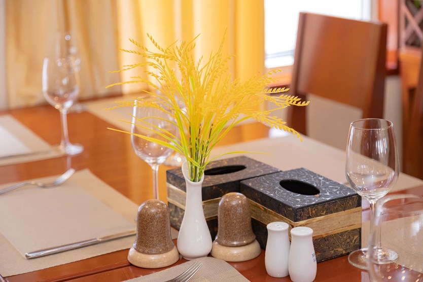 Du thuyền Crown Legend Vịnh Hạ Long 2 ngày 1 đêm