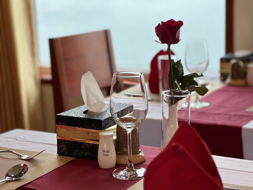 Du thuyền Crown Legend Vịnh Hạ Long 2 ngày 1 đêm