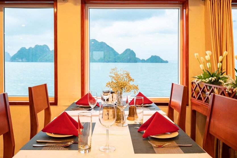 Du thuyền Crown Legend Vịnh Hạ Long 2 ngày 1 đêm