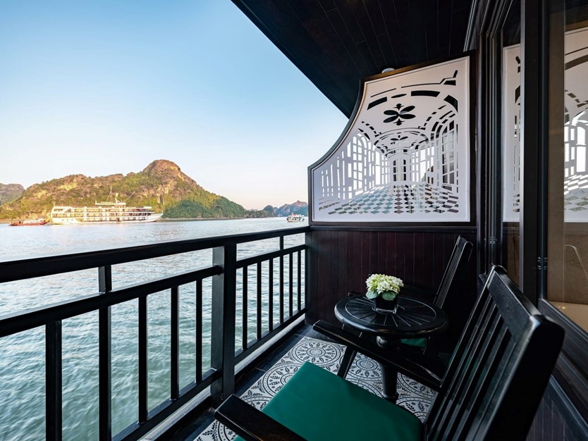 Du thuyền Rita cruise 5* Vịnh Lan Hạ