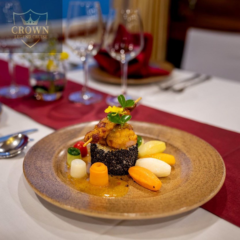 Du thuyền Crown Legend Vịnh Hạ Long 2 ngày 1 đêm