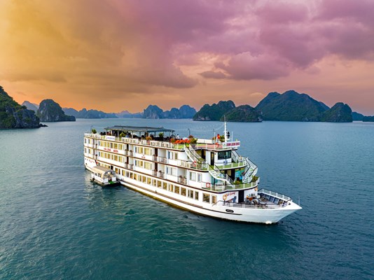 Du thuyền Crown Legend Vịnh Hạ Long 2 ngày 1 đêm