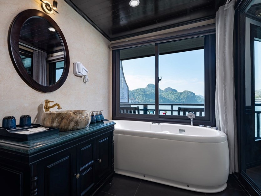 Du thuyền Rita cruise 5* Vịnh Lan Hạ