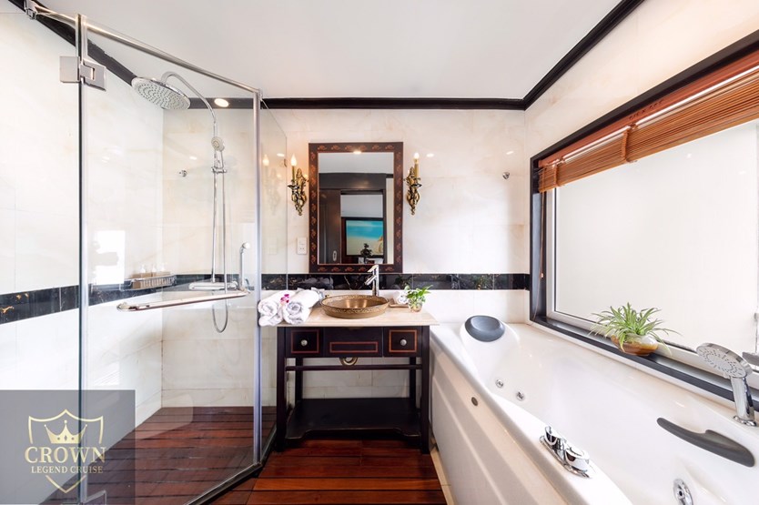 Du thuyền Crown Legend Vịnh Hạ Long 2 ngày 1 đêm