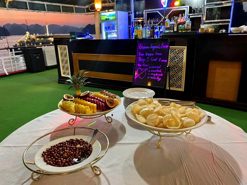 Du thuyền Crown Legend Vịnh Hạ Long 2 ngày 1 đêm