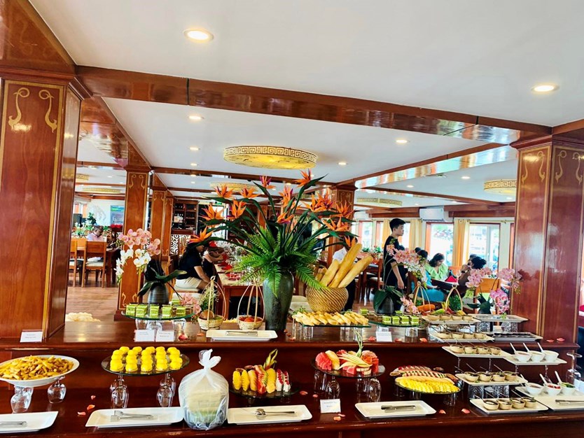 Du thuyền Crown Legend Vịnh Hạ Long 2 ngày 1 đêm