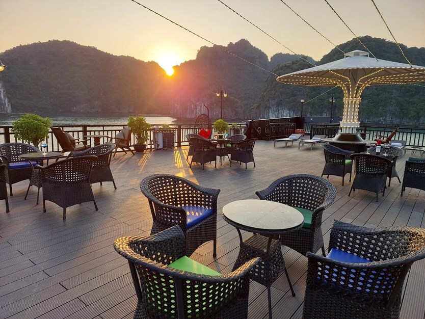 Du thuyền Rita cruise 5* Vịnh Lan Hạ