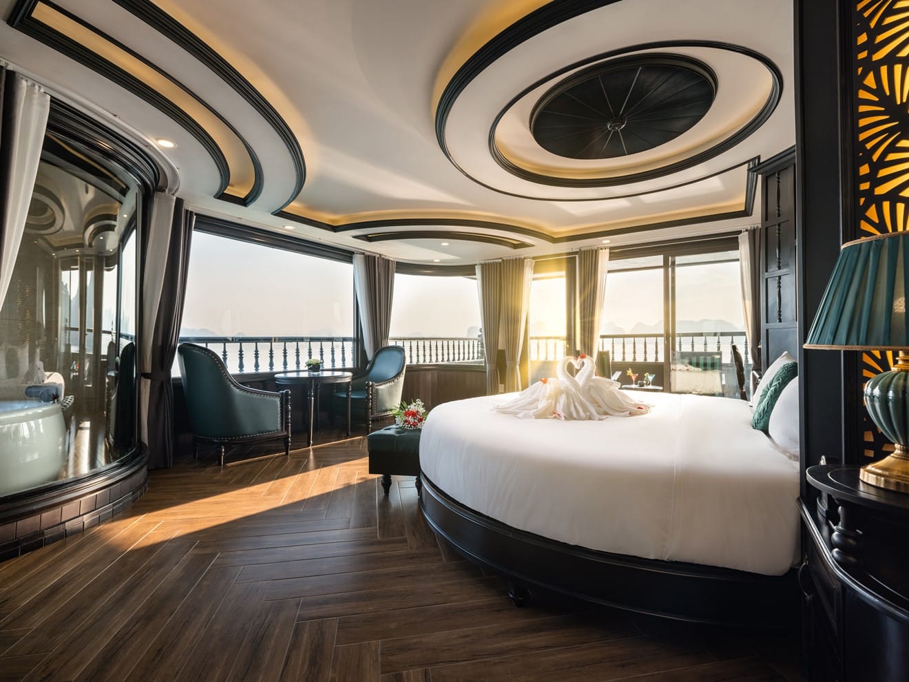Du thuyền Rita cruise 5* Vịnh Lan Hạ 16 Phòng Royal Suite Ban Công Riêng Rita Cruise