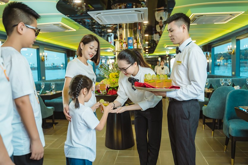 Du thuyền Amethyst Day cruise tour Hạ Long 7h trong ngày