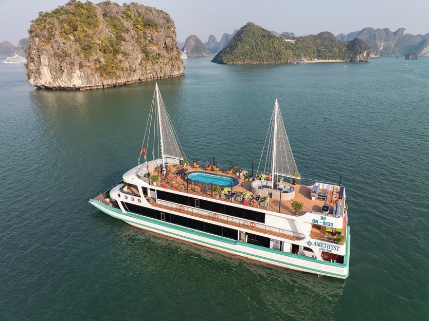 Du thuyền Amethyst Day cruise tour Hạ Long 7h trong ngày