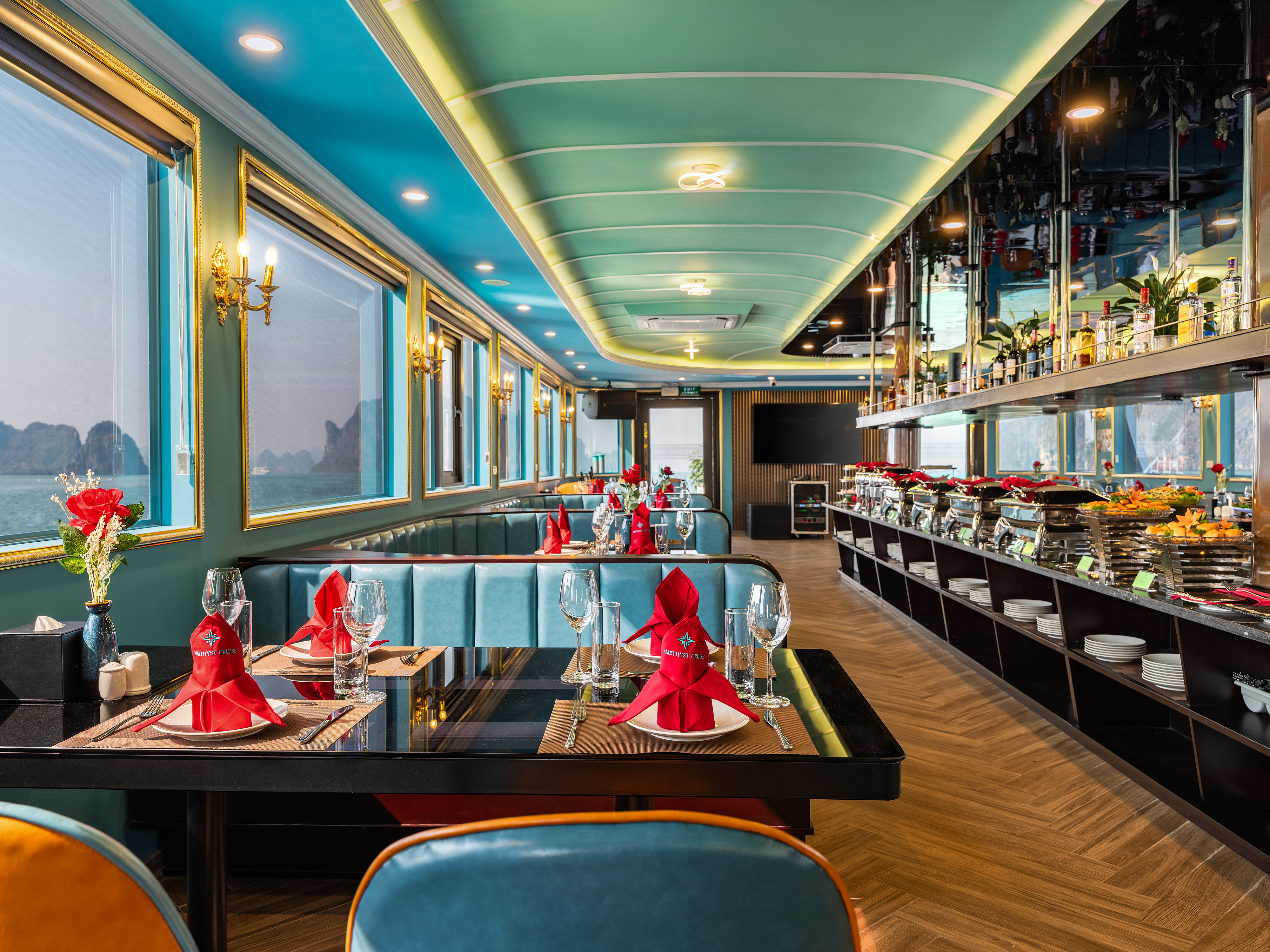 Nội thất trên du thuyền Amethyst Day cruise đổi mới sang trọng, hiện đại