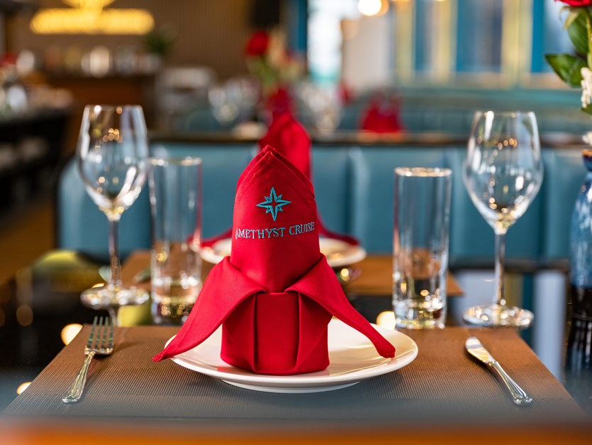 Du thuyền Amethyst Day cruise tour Hạ Long 7h trong ngày