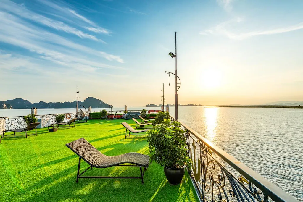 Du thuyền Aquamarine 5 sao Vịnh Hạ Long 2 SUNDECK AQUAMARINE