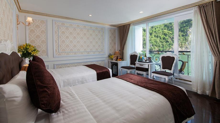 Du thuyền Aquamarine 5 sao Vịnh Hạ Long 11 Hạng phòng Junior nằm ở tầng1, có ban công riêng hướng biển