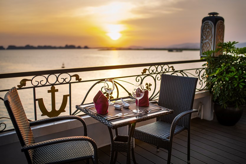 Du thuyền Aquamarine 5 sao Vịnh Hạ Long